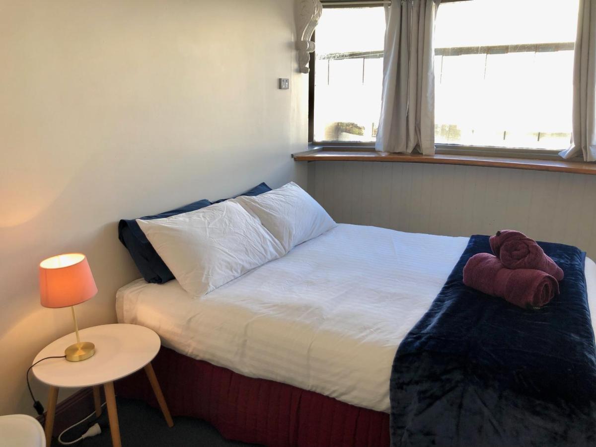 The Nook Backpackers Hostel โฮบาร์ต ภายนอก รูปภาพ