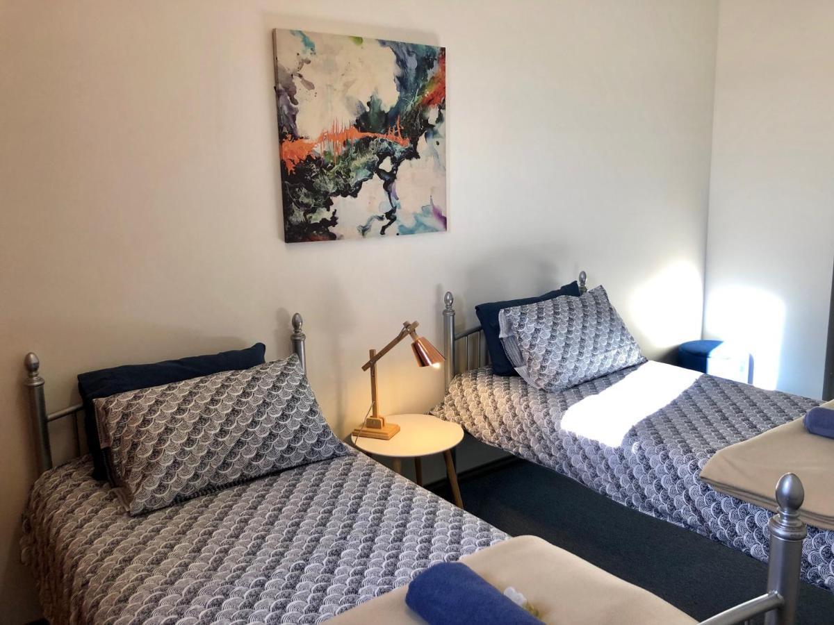 The Nook Backpackers Hostel โฮบาร์ต ภายนอก รูปภาพ